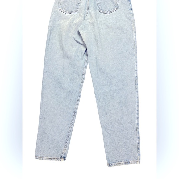 GAP Women's high wasted tapered Leg Jeans in Light Blue - Picture 6 of 9